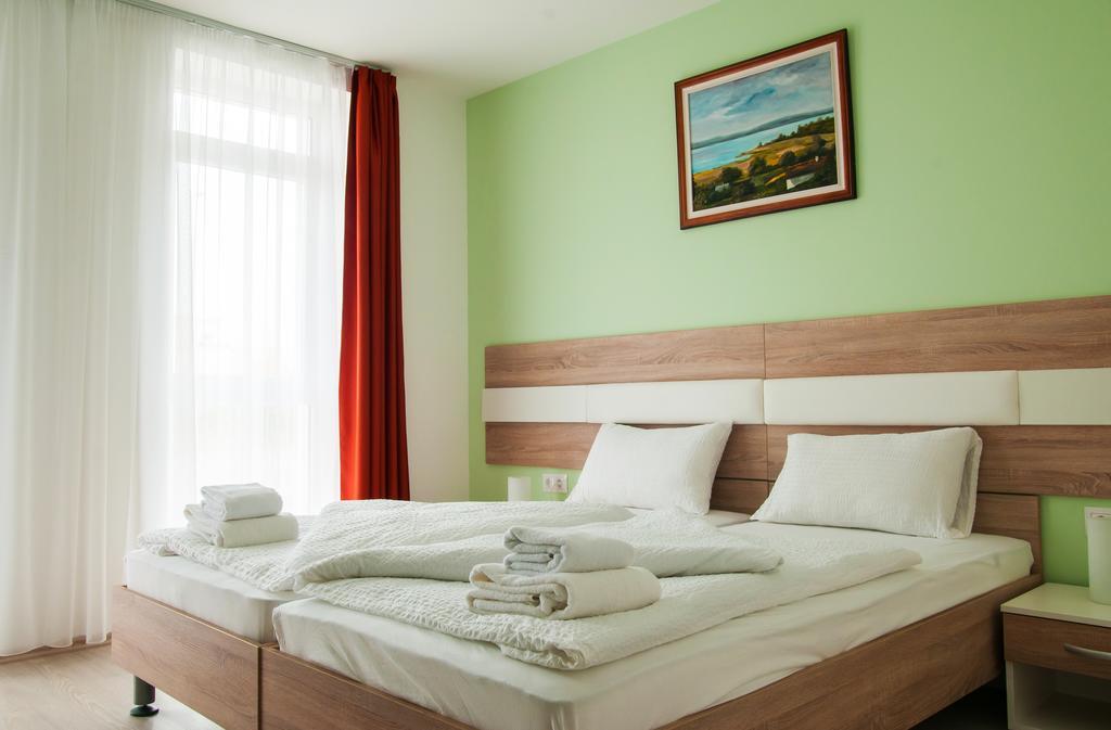 Hotel Pallone Balatonfured Room photo