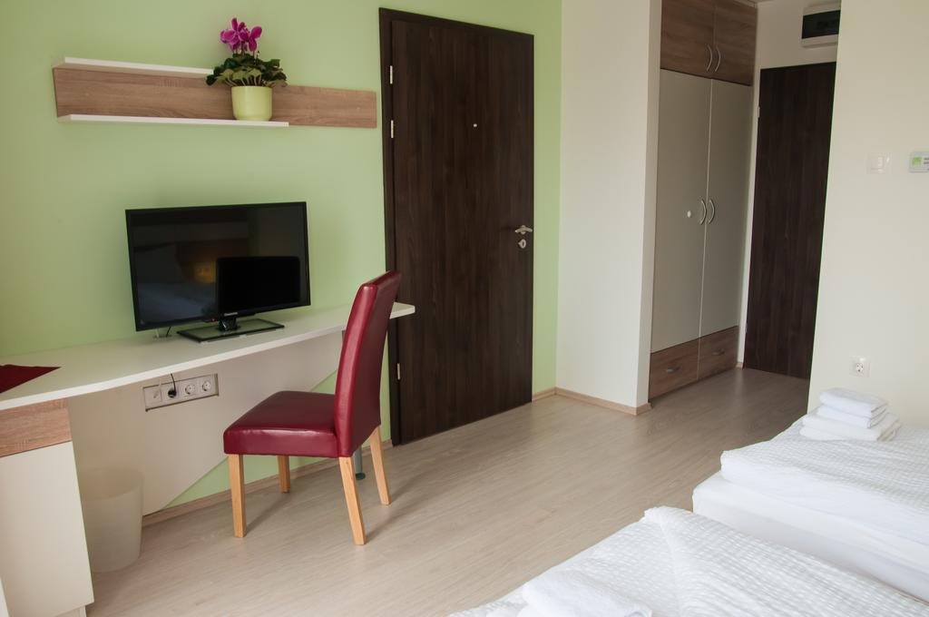 Hotel Pallone Balatonfured Room photo