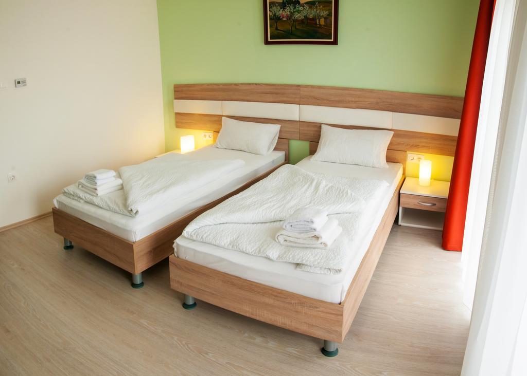 Hotel Pallone Balatonfured Room photo